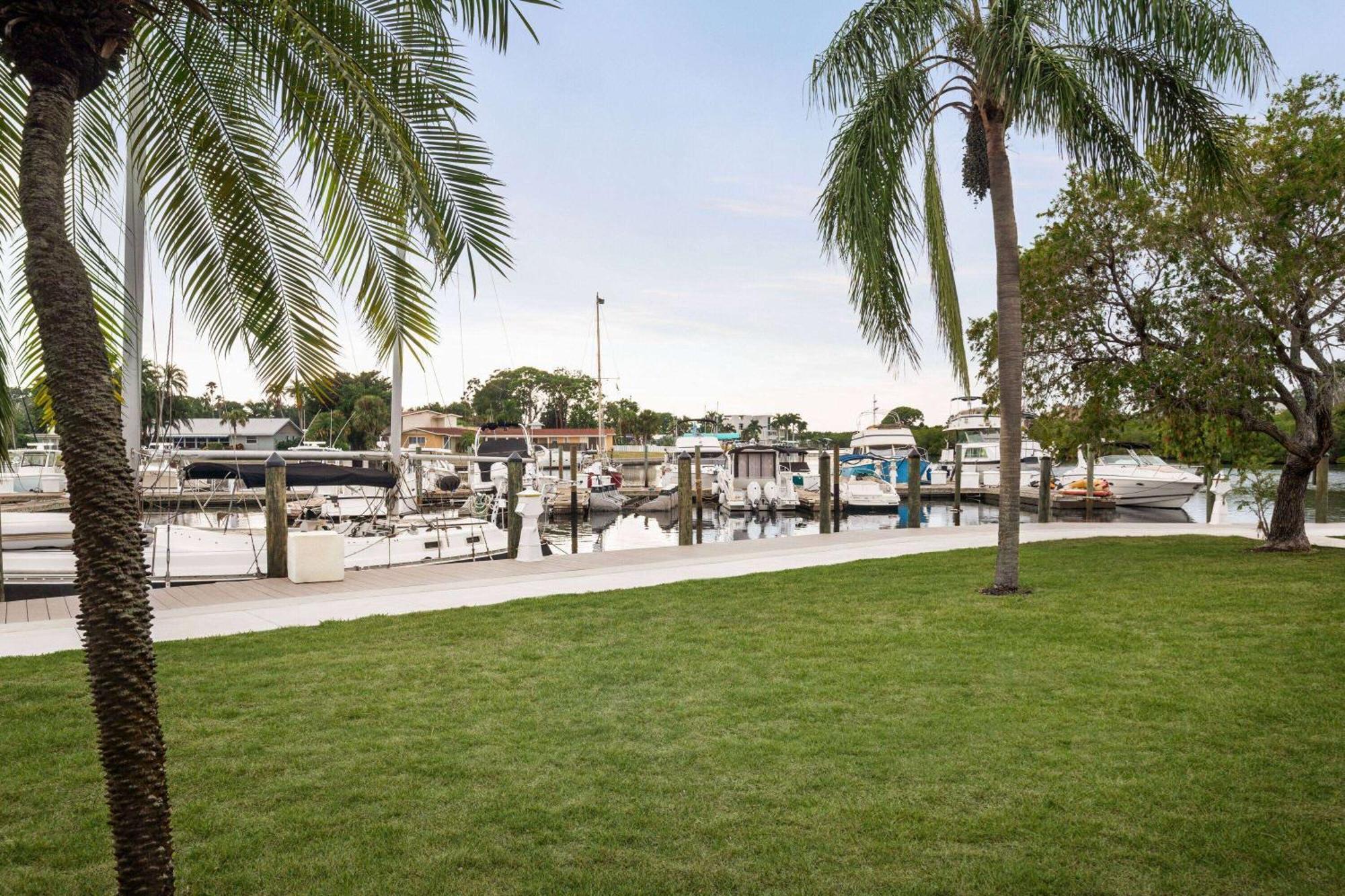 Ramada By Wyndham Sarasota Waterfront Hotel Exterior photo